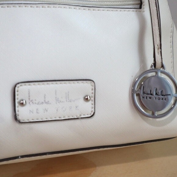 Nicole Miller New York Purse and Cross Body color White detachable strap - Picture 9 of 10